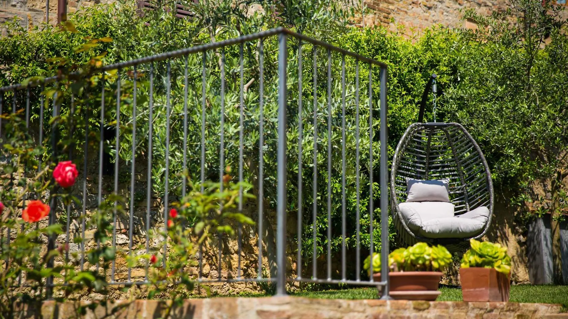 The Tower'S Garden Apartment San Gimignano