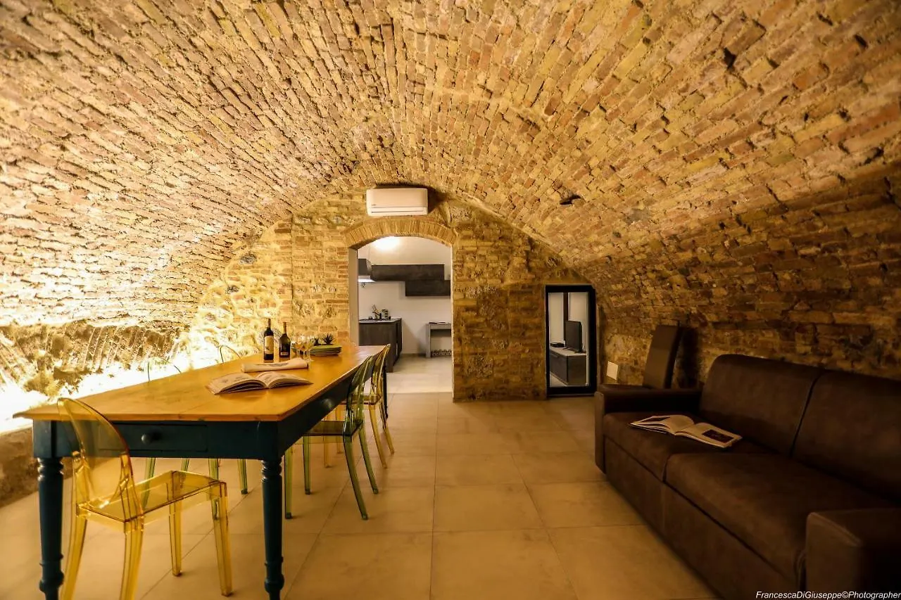 The Tower'S Garden Apartment San Gimignano