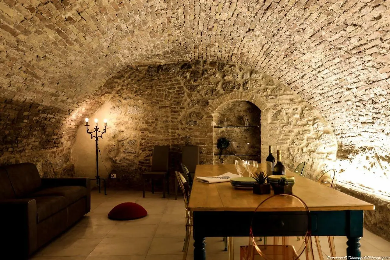The Tower'S Garden Apartment San Gimignano